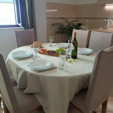Ljube Apartman Omiš